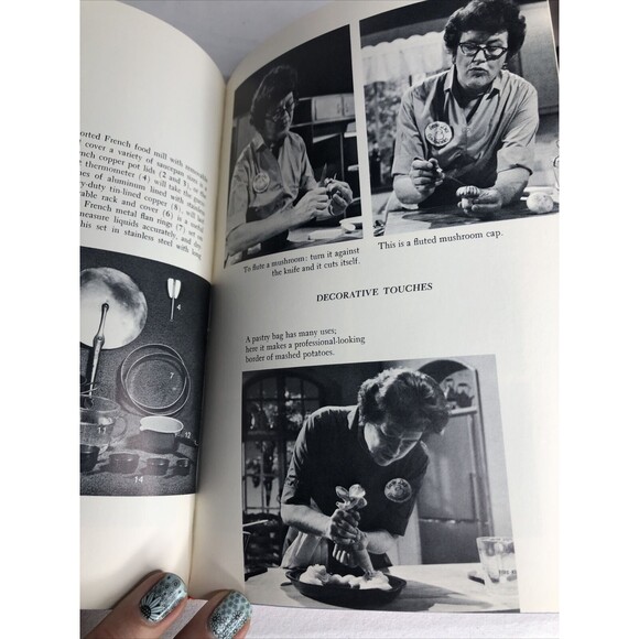 Vintage Julia Child, The French Chef Cookbook, 12th printing, 1978 Hard Cover - Picture 9 of 12